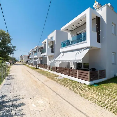 Kleoniki & Irida Residential Complexes Ofrínion