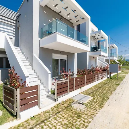 Kleoniki & Irida Residential Complexes Ofrínion