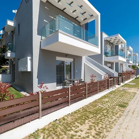 Kleoniki & Irida Residential Complexes Ofrínion