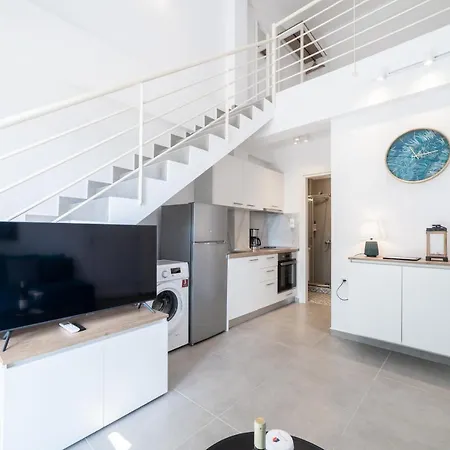 Kleoniki & Irida Residential Complexes Ofrínion