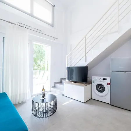 アパート Kleoniki & Irida Residential Complexes