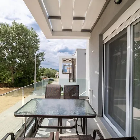 アパート Kleoniki & Irida Residential Complexes Ofrínion