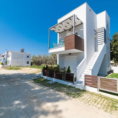 Kleoniki & Irida Residential Complexes * Ofrinion