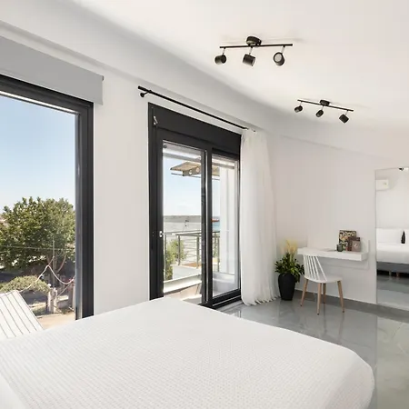 Kleoniki & Irida Residential Complexes Ofrínion