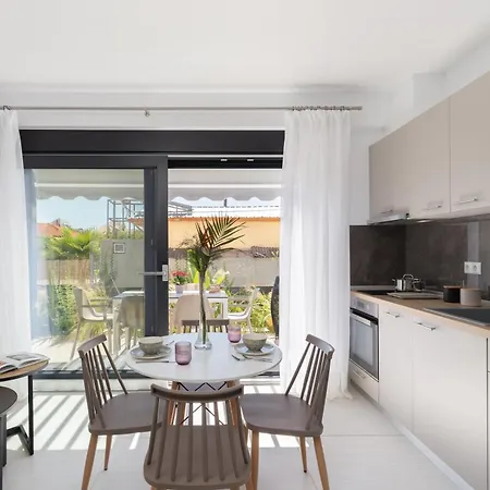 Apartment Kleoniki & Irida Residential Complexes *