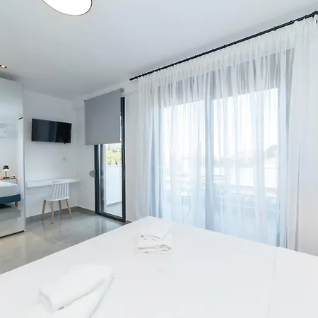 Kleoniki & Irida Residential Complexes * Ofrinion