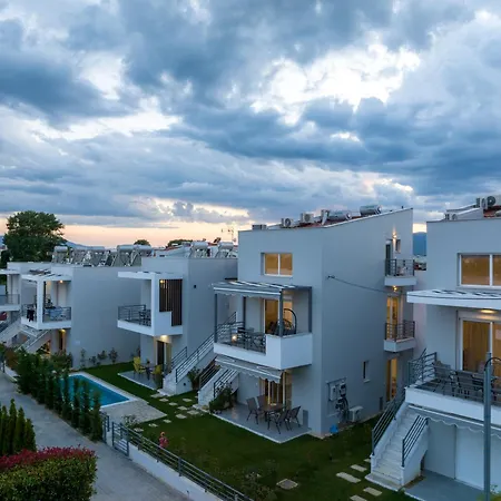 Kleoniki & Irida Residential Complexes Ofrínion