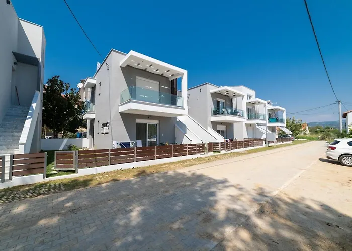 Kleoniki & Irida Residential Complexes Ofrínion