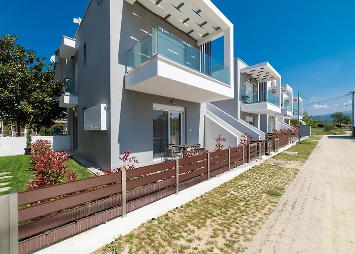 Kleoniki & Irida Residential Complexes Ofrínion