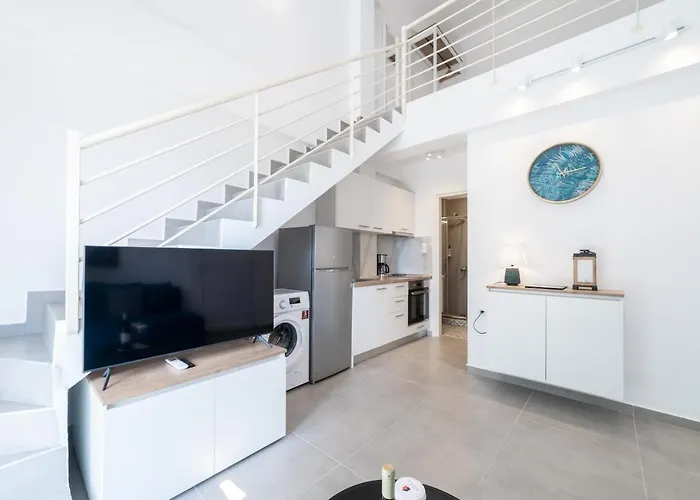 Kleoniki & Irida Residential Complexes Ofrínion