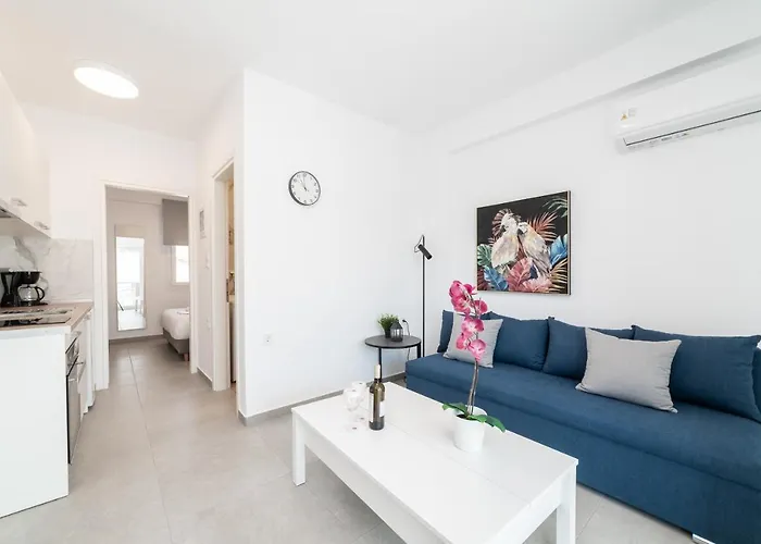 Kleoniki & Irida Residential Complexes Ofrínion