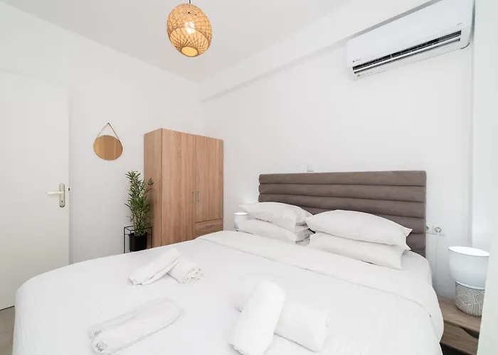 Kleoniki & Irida Residential Complexes Ofrínion