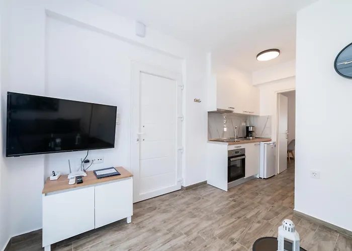 Kleoniki & Irida Residential Complexes * Ofrínion