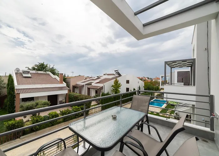 Kleoniki & Irida Residential Complexes Ofrínion