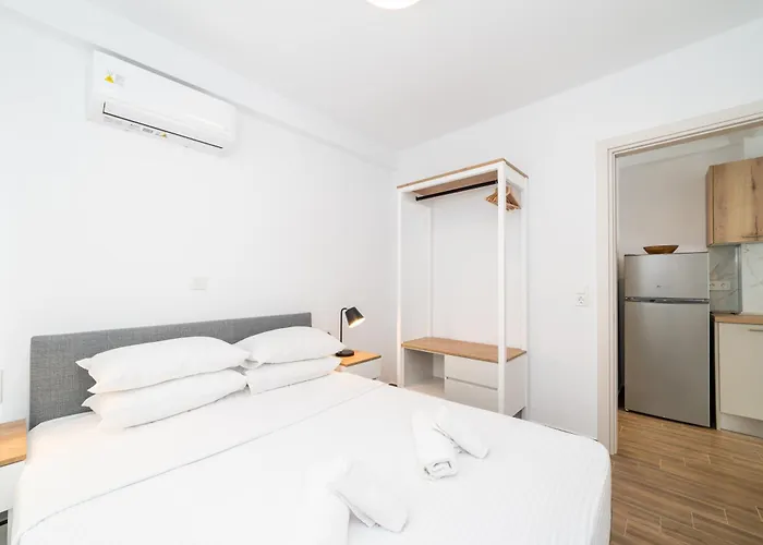 Kleoniki & Irida Residential Complexes Ofrínion