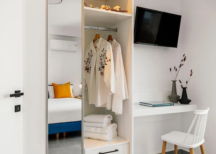 Kleoniki & Irida Residential Complexes Ofrínion