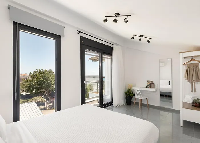 Kleoniki & Irida Residential Complexes Ofrínion